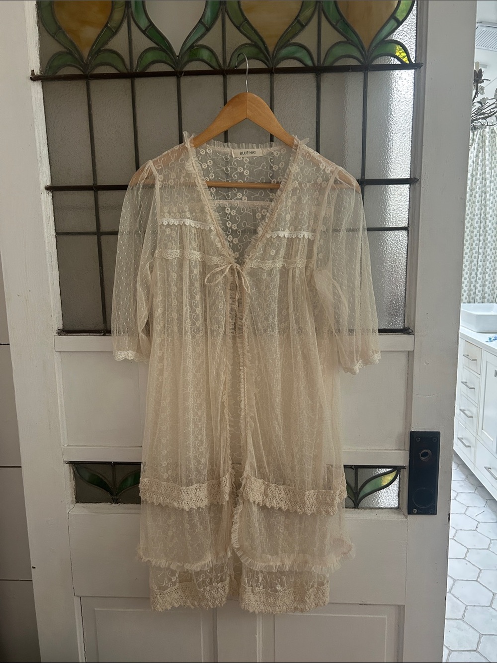 Vintage 3/4 sleeve lace robe or dress topper